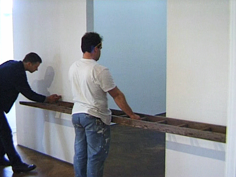 Ladder, Andreas Slominski, manifesta 2, Luxembourg 1998, Videofilm von Martin Kreyssig
